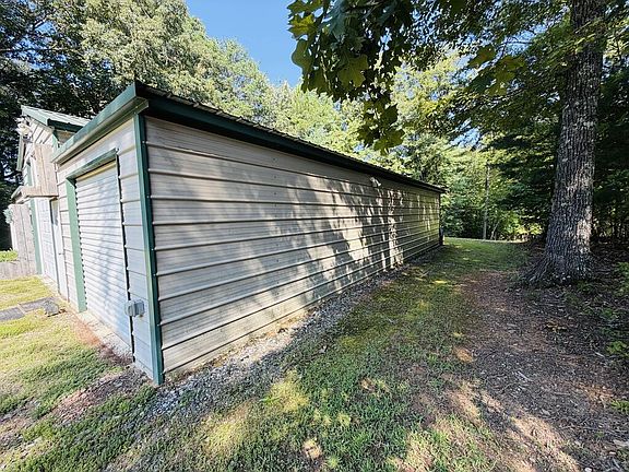 4th image of 1533 John Smith Rd E