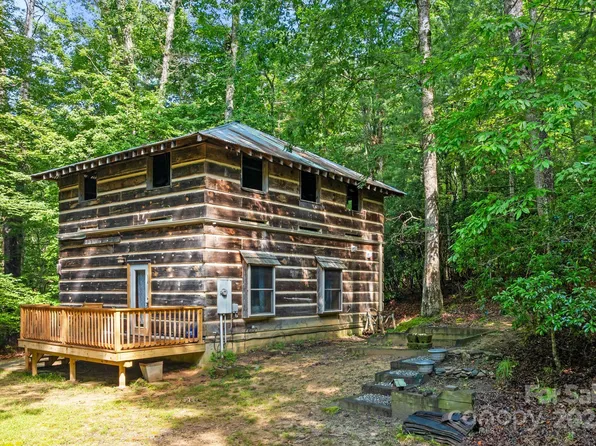 118 Blossom Rd, Brevard, NC 28712