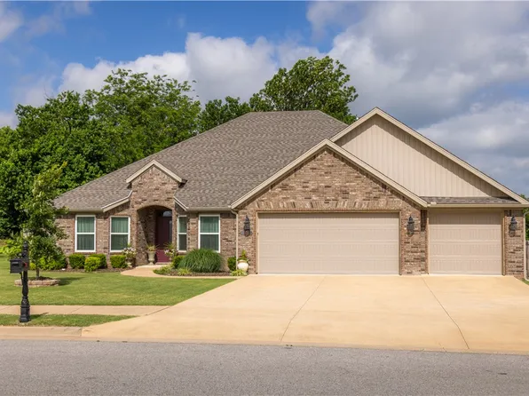 2304 N Carl St, Siloam Springs, AR 72761