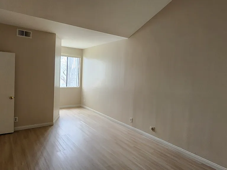 7211 Cozycroft Ave #68 — Photo 20