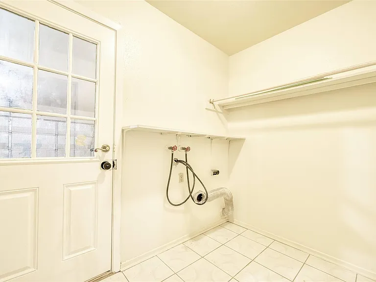 7811 Westbank Ave — Photo 34