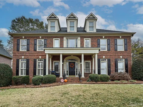8719 Woodmere Crossing Ln, Charlotte, NC 28226