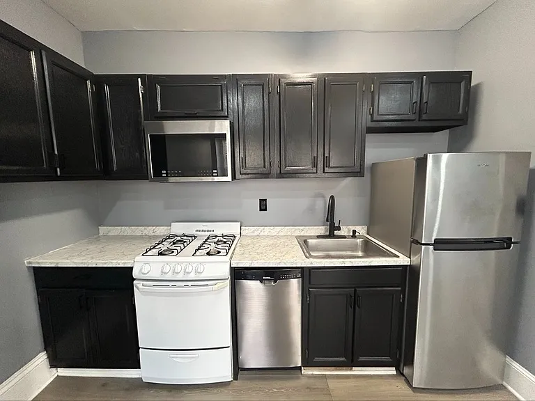 17 E Centre St #3 — Photo 3