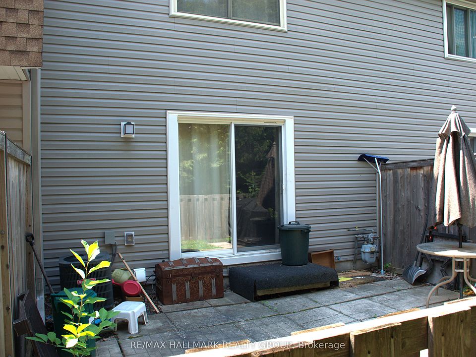 2nd image of 1759 Lamoureux Dr #C