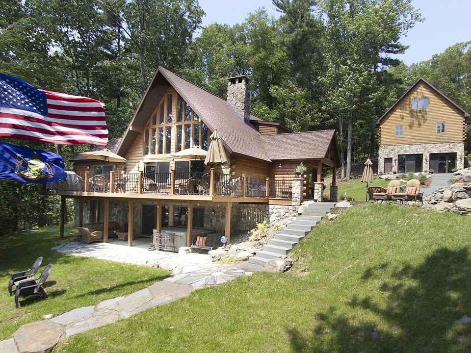 1st image of 526 Evergreen Dr