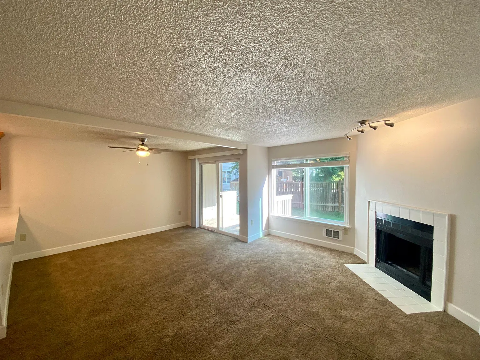 554 100th Ave SE — Photo 3