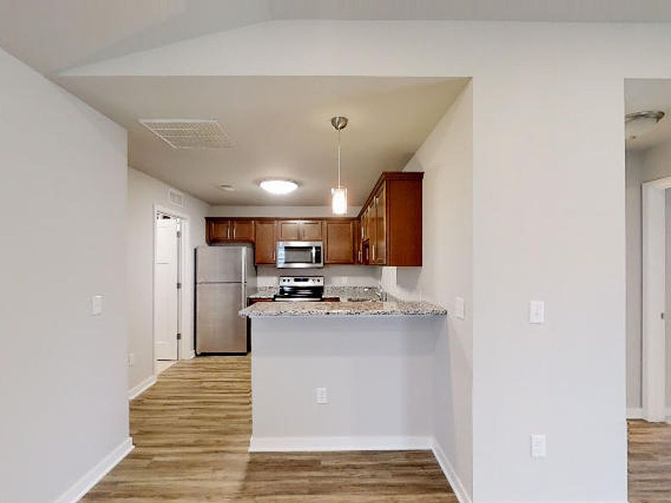 700718 Cedar Bluffs Way 728, Slinger, WI 53086 Zillow