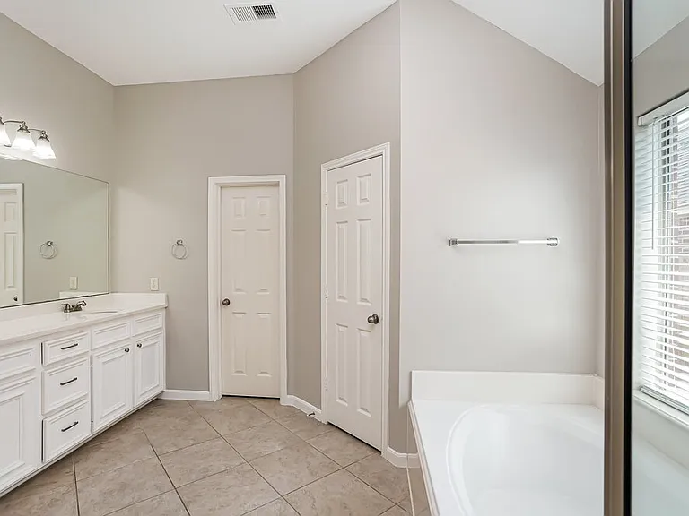5403 Belvedere Dr — Photo 11