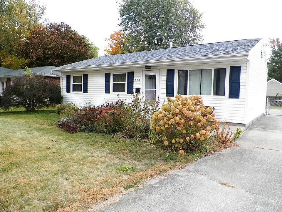 1st image of 604 W 1st St
