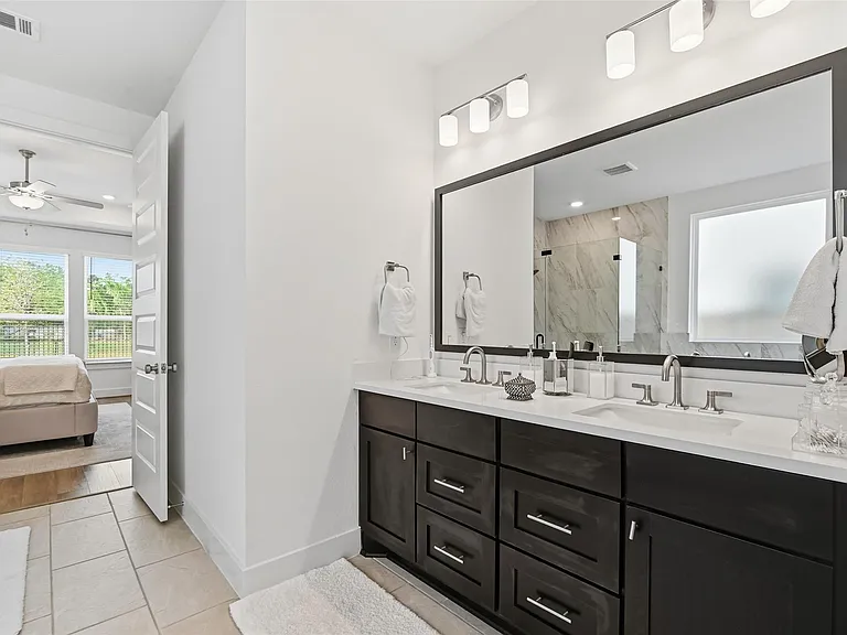 8022 Hingham Ln — Photo 17
