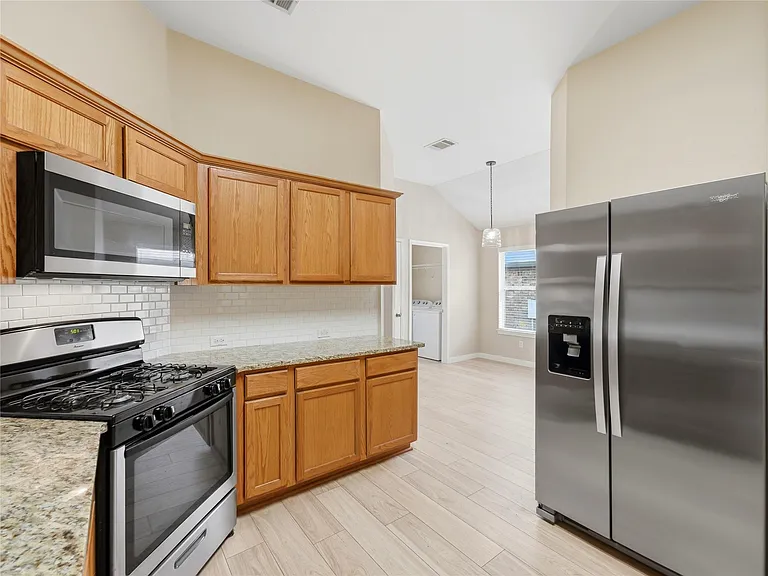 1004 Downridge Dr — Photo 17