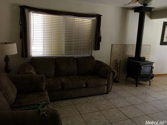 4th image of 703 Bayou Ct