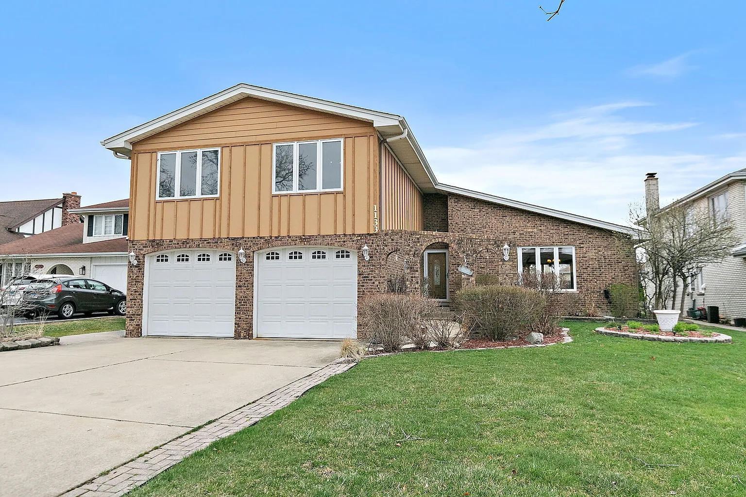 1133 N Thatcher Ln photo 1