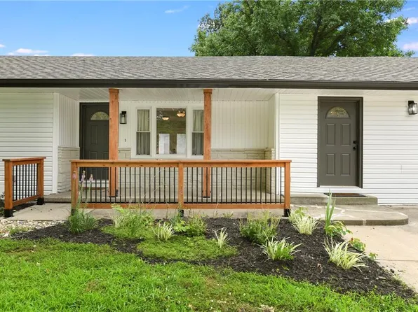 11 Crestview Dr, Paola, KS 66071