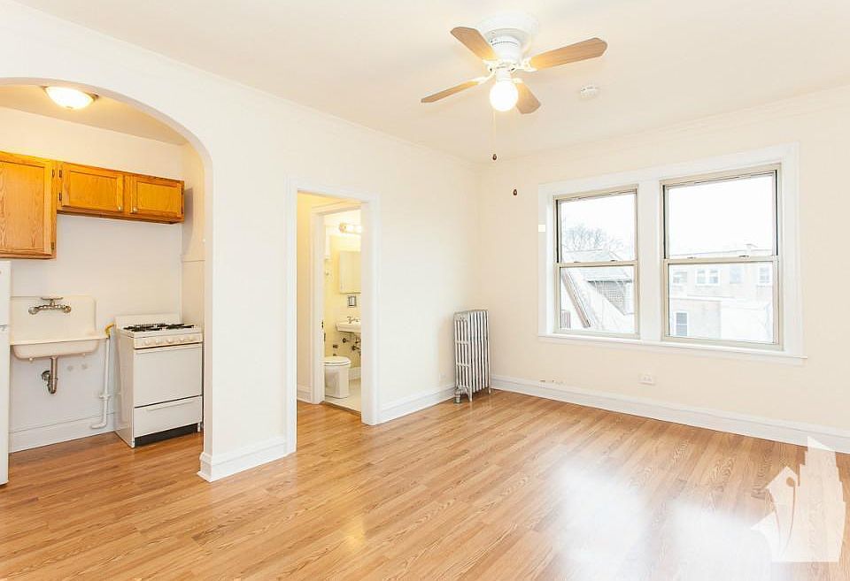 1st image of 2529 N Sawyer Ave #407