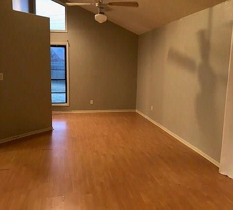 4th image of 110 Woodglenn Dr