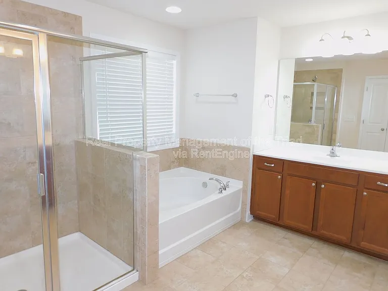 1427 Sawyer Ave — Photo 23
