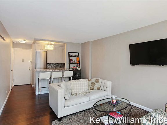 3rd image of 188 7th Ave #3H