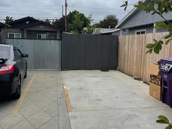 1687 E Market St, Long Beach, CA 90805