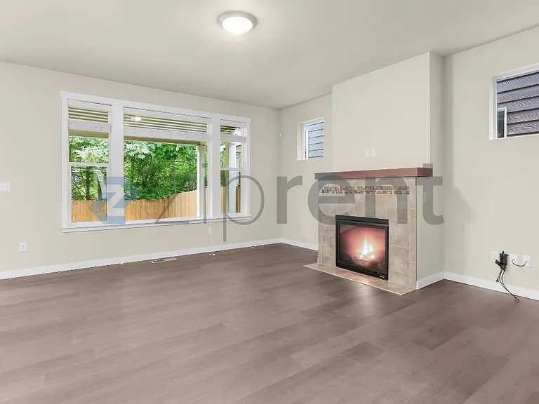 7805 163rd Street Ct E — Photo 4
