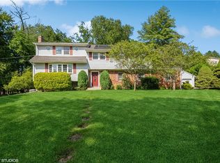 612 Knollwood Ct, Valley Cottage, NY 10989