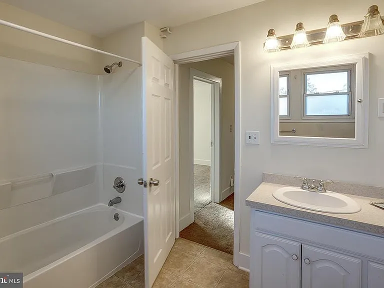 7B Dresser Ave #1 — Photo 16
