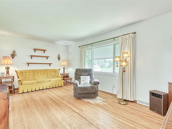 4th image of 40 Chiltern Rd