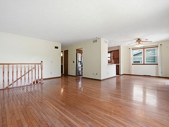 4th image of 1428 Hanson Dr