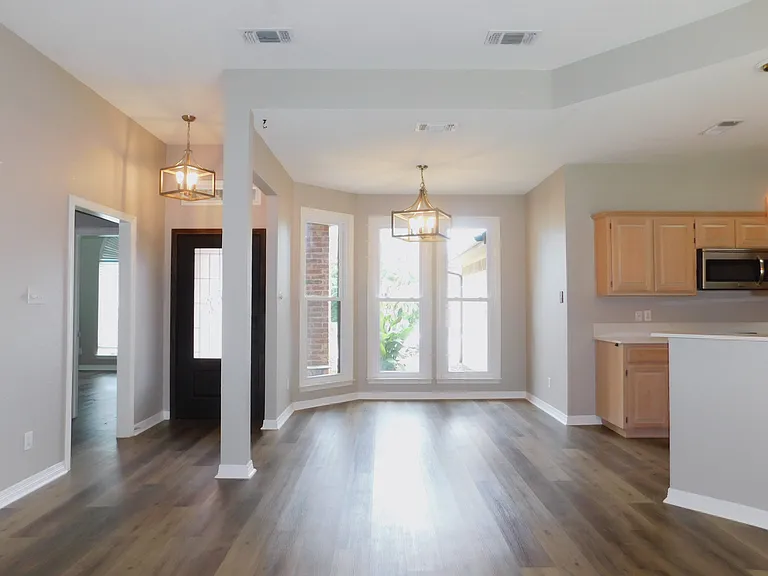 2529 John Dr — Photo 3