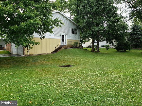 3rd image of 5 Candlewood Ct