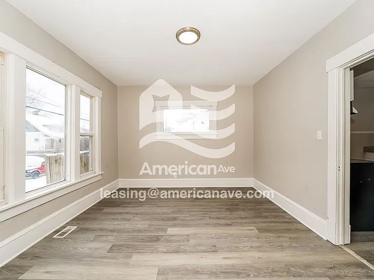 1732139_004_dining_room_4.jpg