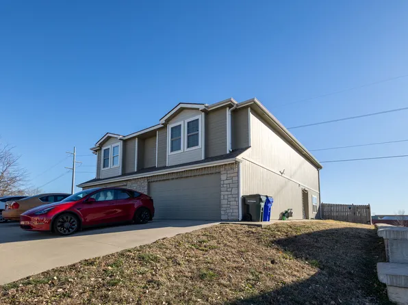 2727 Elm Creek Dr, Junction City, KS 66441