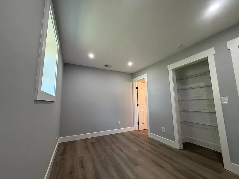 1099 Center St SW #C — Photo 6