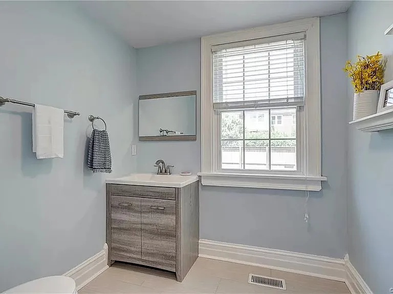 2414 Maplewood Ave — Photo 19