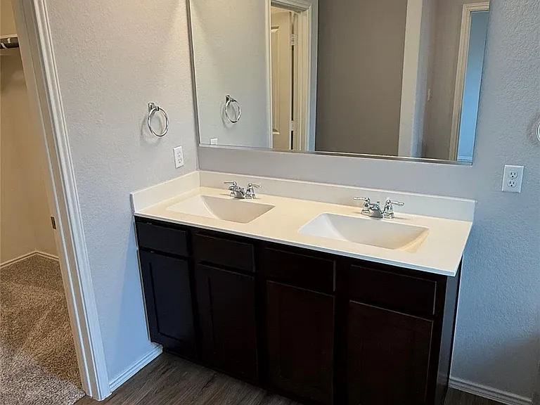 100 Granville Ct — Photo 9