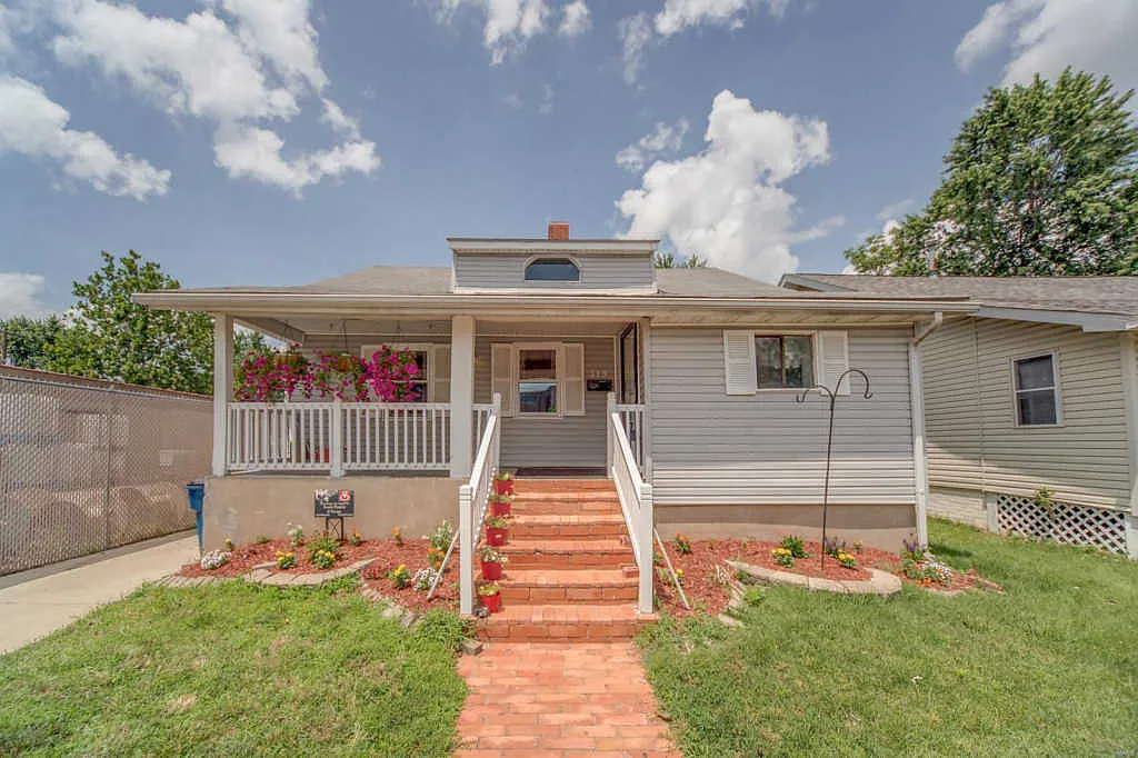 319 E Penning Ave photo 1