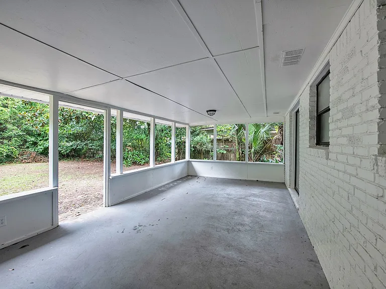 3760 Bayou Blvd — Photo 32