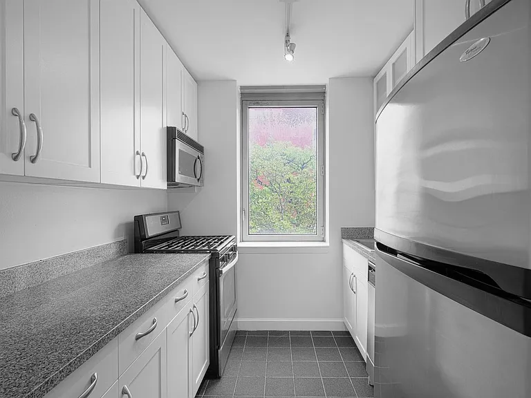 360 W 43rd St #N2K — Photo 8