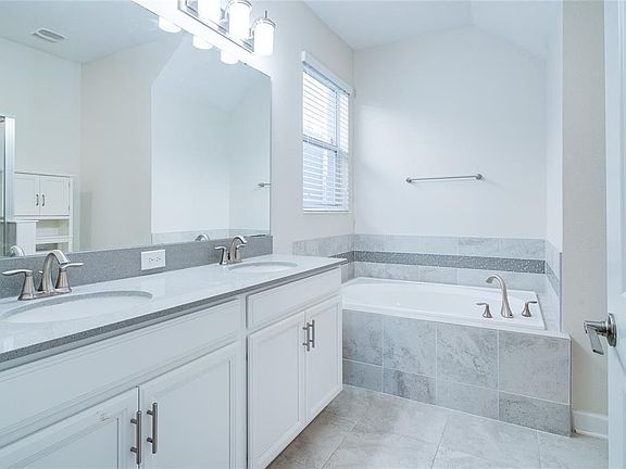 4th image of 12119 Sonnet Ave