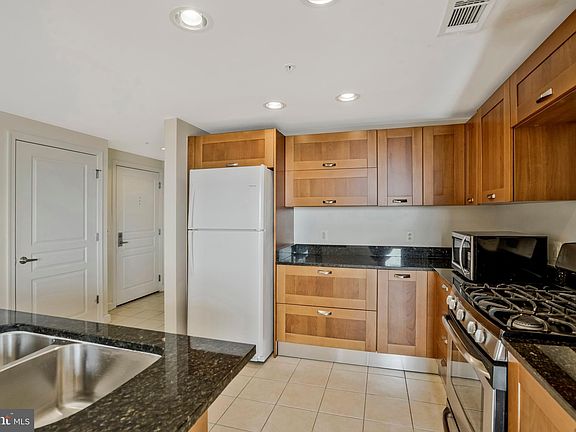 5th image of 2451 Midtown Ave #1114