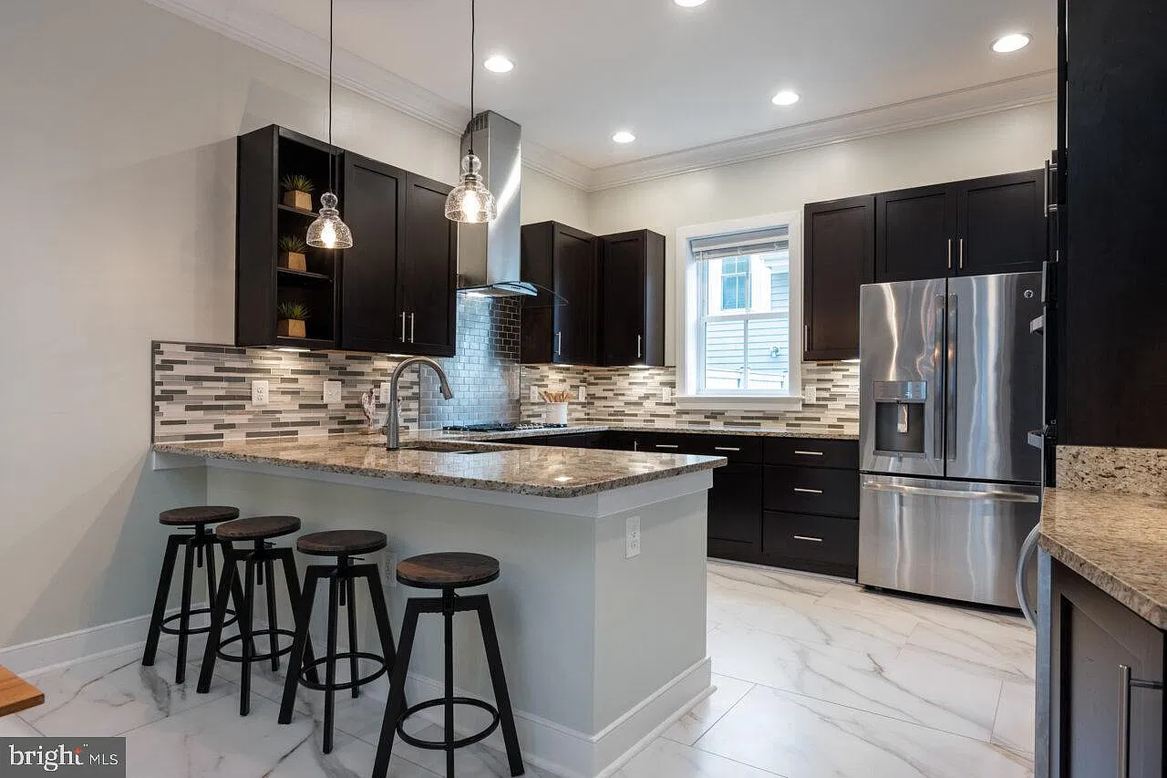 5 bed, 4.5 bath, 3819 sqft, $7,000 — Photo 4