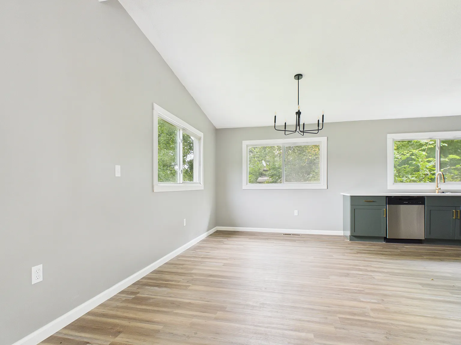 3 bed, 1206 sqft, $1,500 — Photo 2
