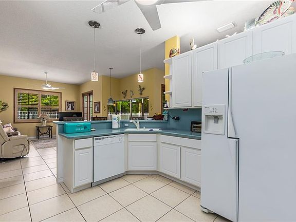 5th image of 304 NW Emilia Way