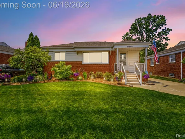 27407 Grant St, Saint Clair Shores, MI 48081