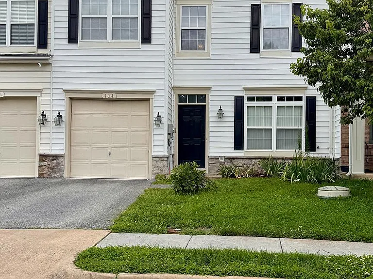 104 Panmure Ln — Photo 1