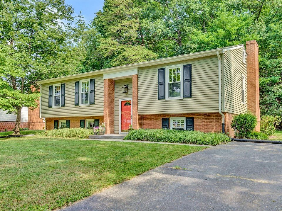 1st image of 3919 Belle Meade Dr