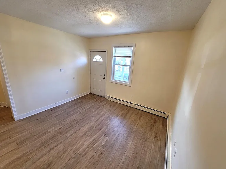576 Zion St — Photo 8