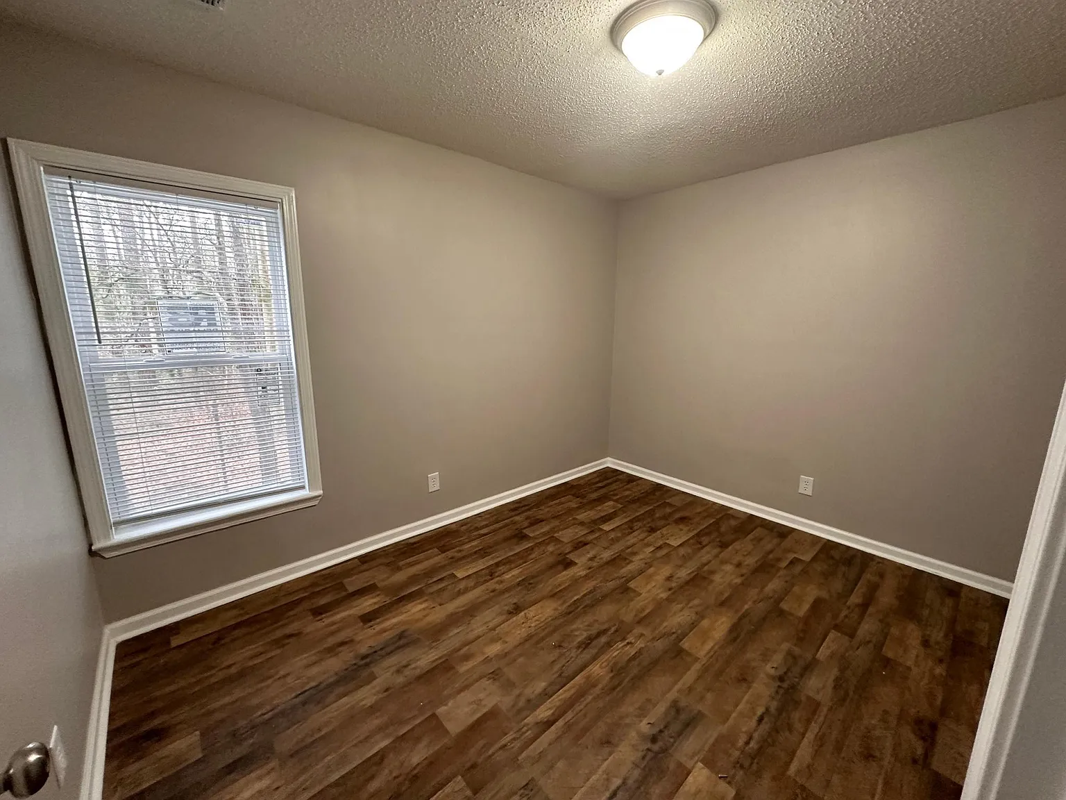 2 bed, 750 sqft, $1,050 — Photo 3