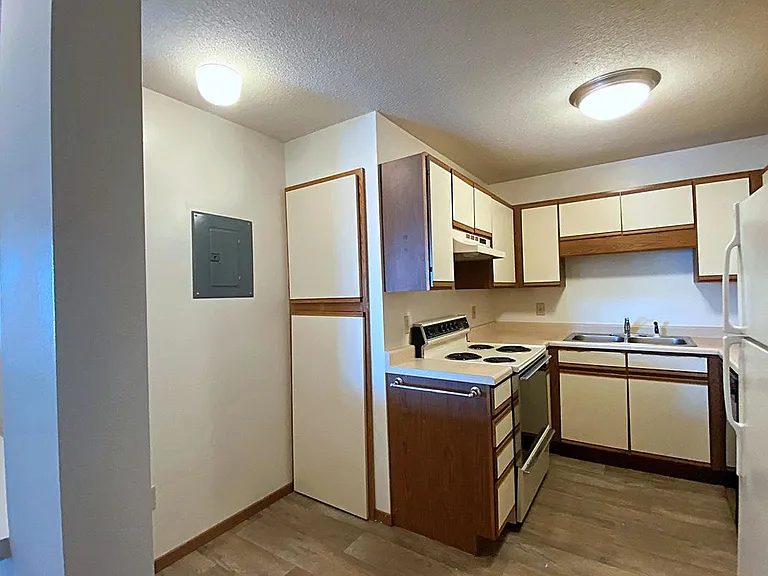 9741 Grand Ave S — Photo 34
