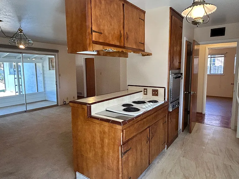 135 West Ave — Photo 6